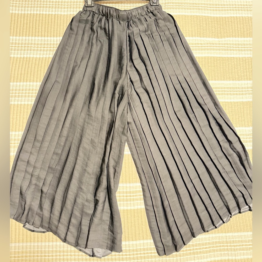 NWOT Feather Bone by Anthropologie Gray Pleated Wide Leg Culottes Pants Size S